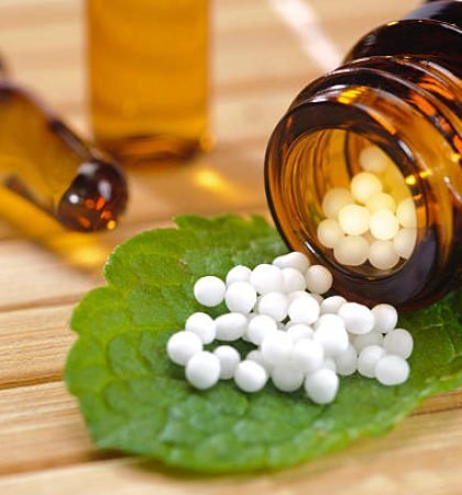 alternative medicine with homeopathy and herbal pills